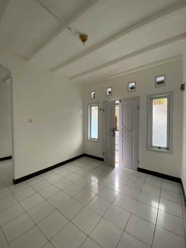 dijual rumah antapani