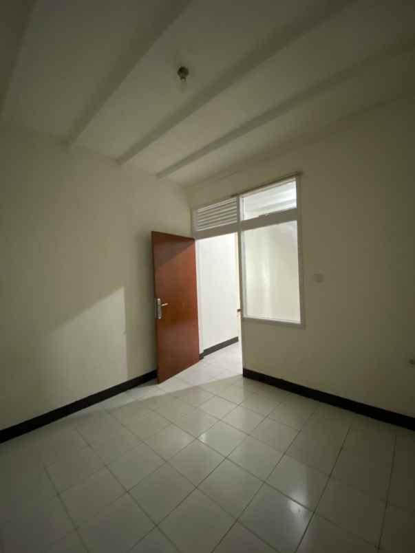 dijual rumah antapani