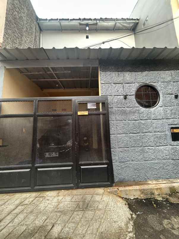 dijual rumah antapani