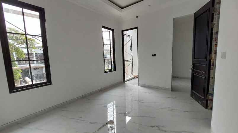 dijual rumah araya