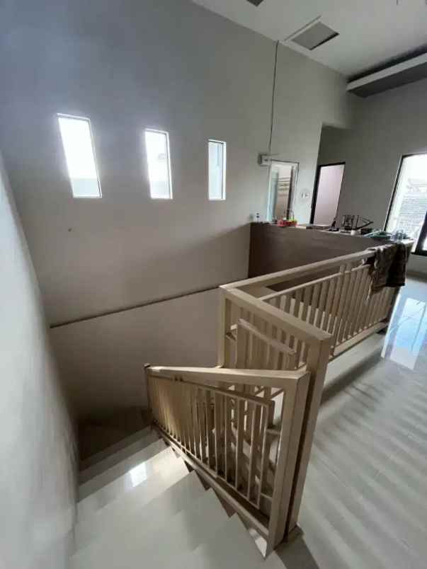 dijual rumah babatan indah surabaya