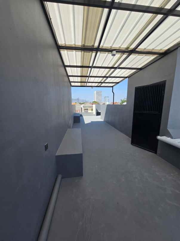 dijual rumah babatan pantai