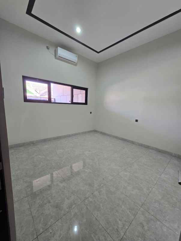 dijual rumah babatan pantai
