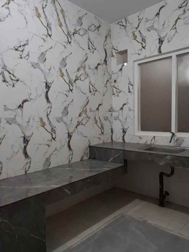 dijual rumah babatan pantai