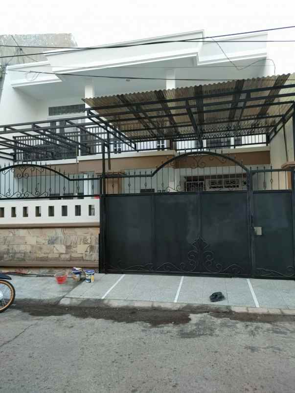 dijual rumah babatan pantai