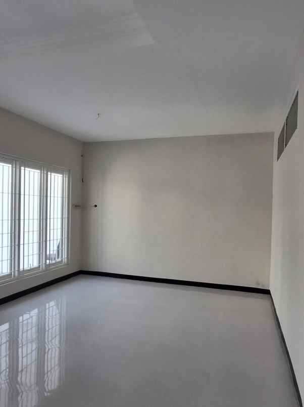 dijual rumah babatan pantai