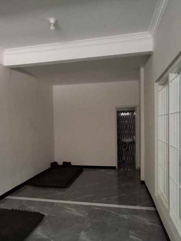 dijual rumah babatan pantai