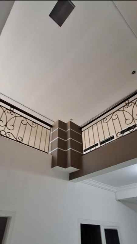 dijual rumah babatan pantai