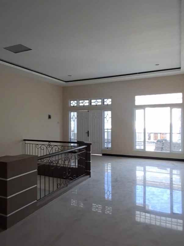 dijual rumah babatan pantai