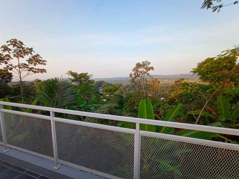 dijual rumah bangunan baru dengan view di salatiga