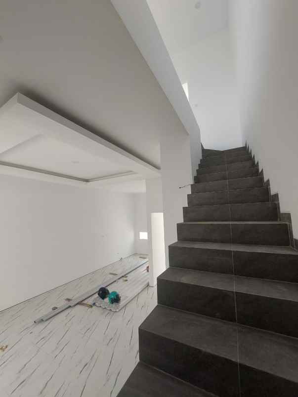 dijual rumah baru minimalis lokasi bantaran