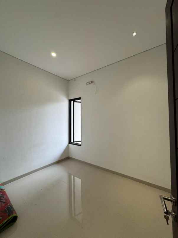 dijual rumah baru rawamangun