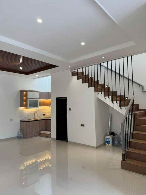 dijual rumah baru rawamangun