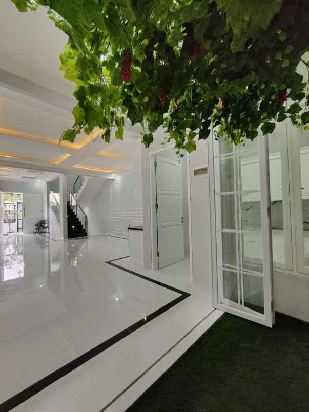 dijual rumah cantik dan mewah di daerah duren sawit