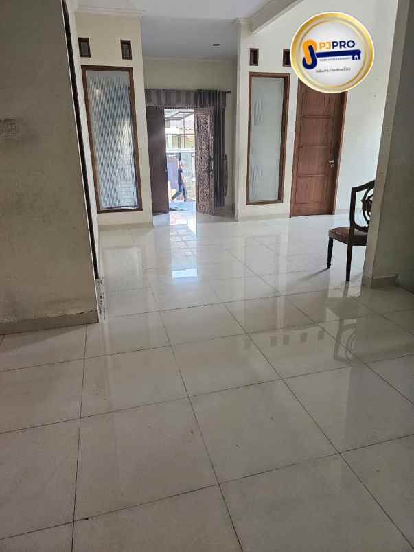 dijual rumah cantik di daerah metland menteng