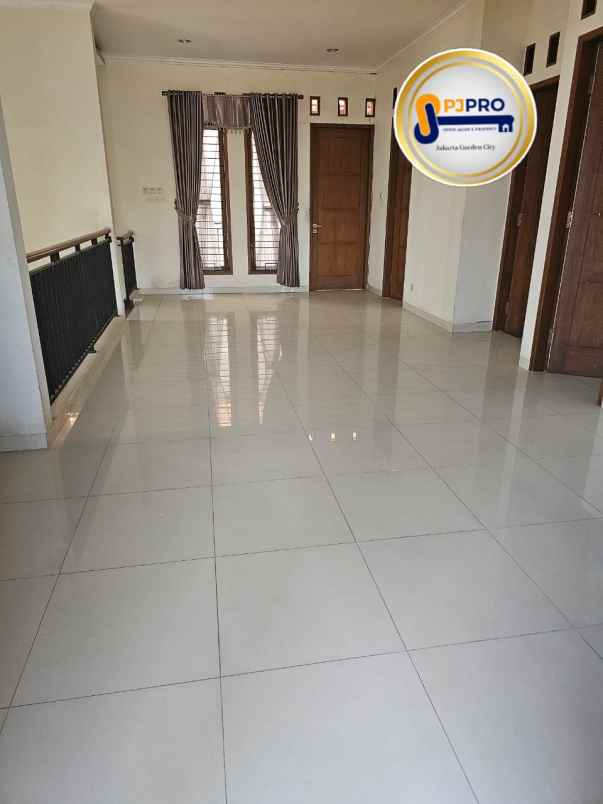 dijual rumah cantik di daerah metland menteng