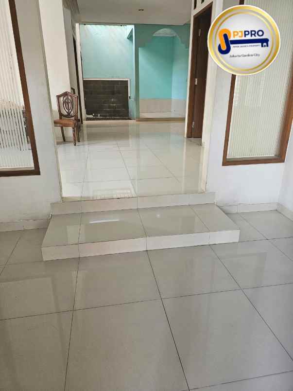 dijual rumah cantik di daerah metland menteng