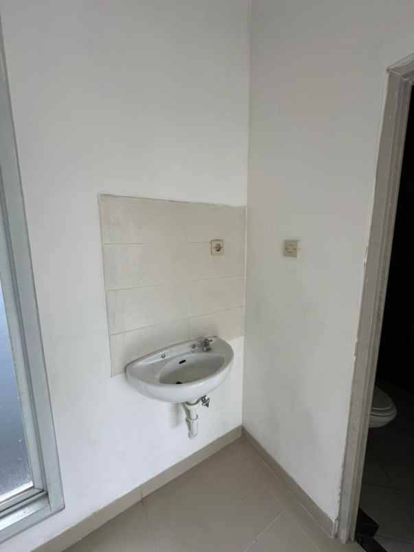 dijual rumah casavera