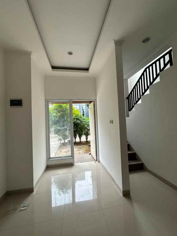 dijual rumah casavera