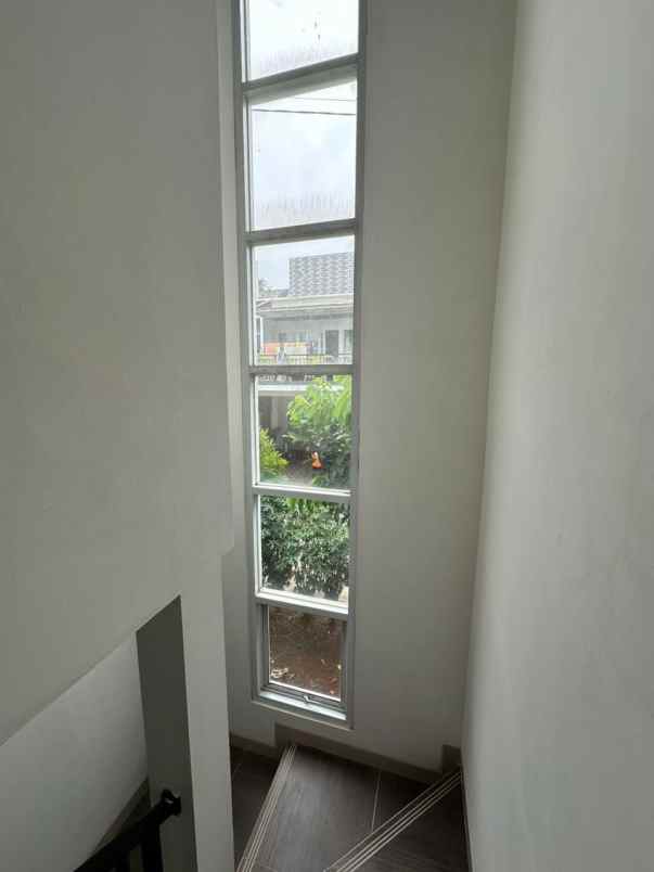 dijual rumah casavera