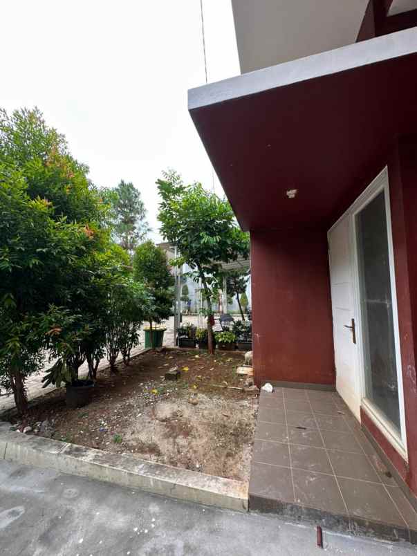 dijual rumah casavera