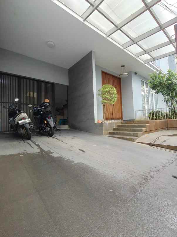 dijual rumah cempaka putih