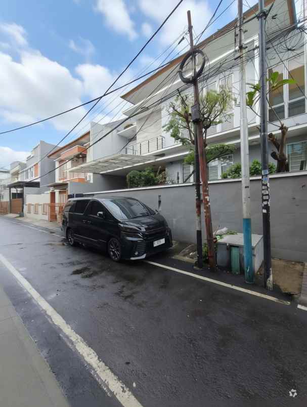 dijual rumah cempaka putih