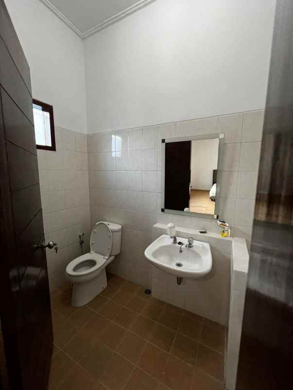 dijual rumah cipaku