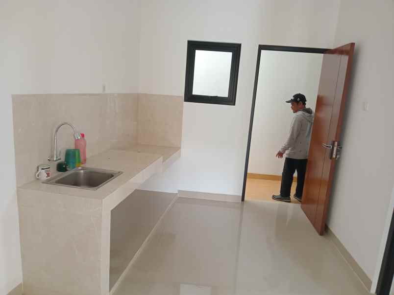 dijual rumah cisaranten endah