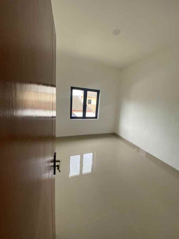 dijual rumah cisaranten endah