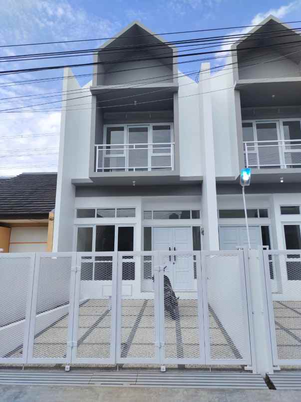 dijual rumah cisaranten kulon