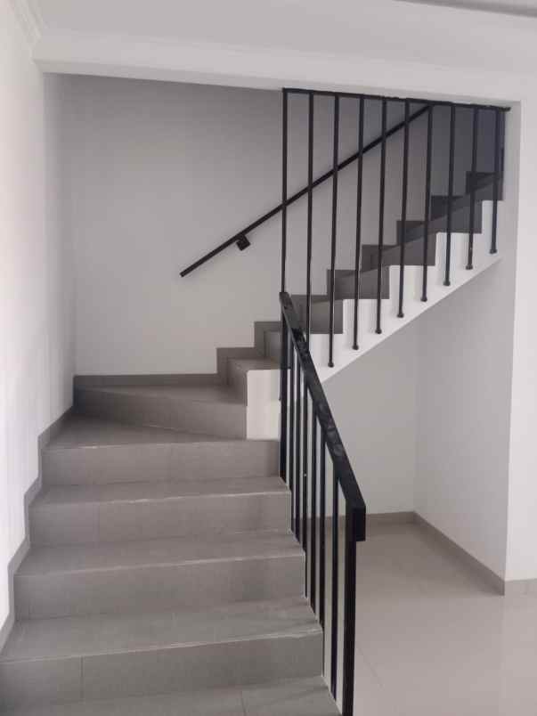 dijual rumah cisaranten kulon