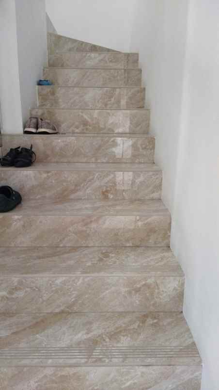 dijual rumah citra raya