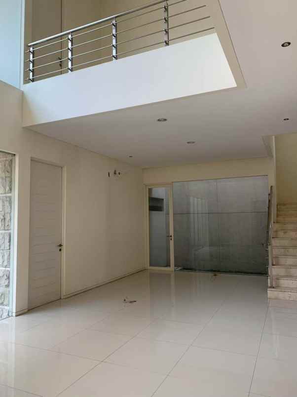 dijual rumah citraland reffles garde