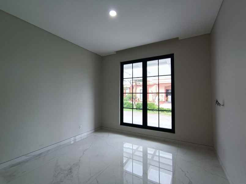 dijual rumah citraland royal park surabaya