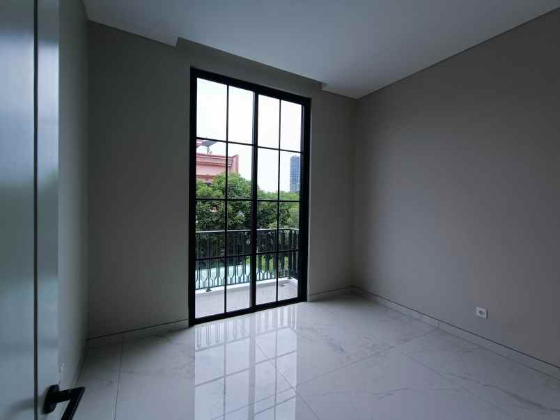 dijual rumah citraland royal park surabaya