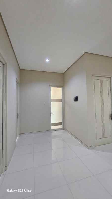dijual rumah citraland vila taman telaga