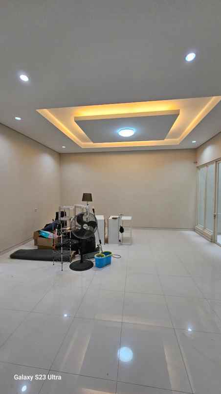 dijual rumah citraland vila taman telaga