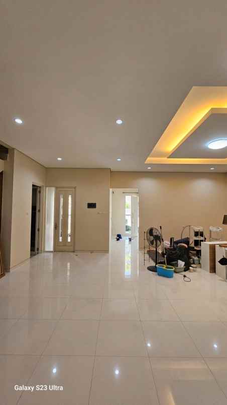 dijual rumah citraland vila taman telaga