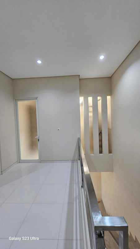 dijual rumah citraland vila taman telaga