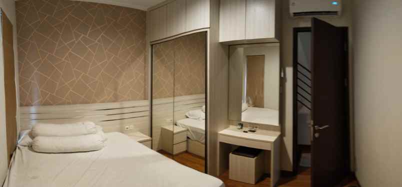dijual rumah cluster burgundy