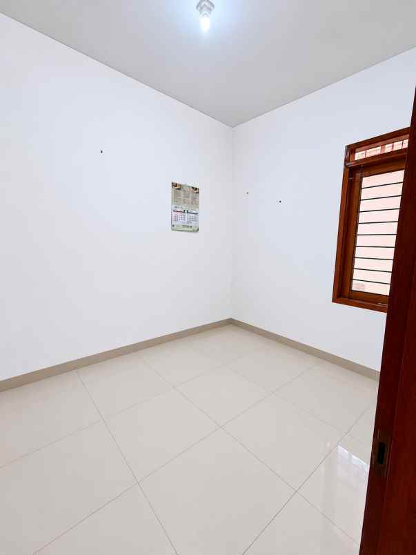 dijual rumah cluster derwati mas estate