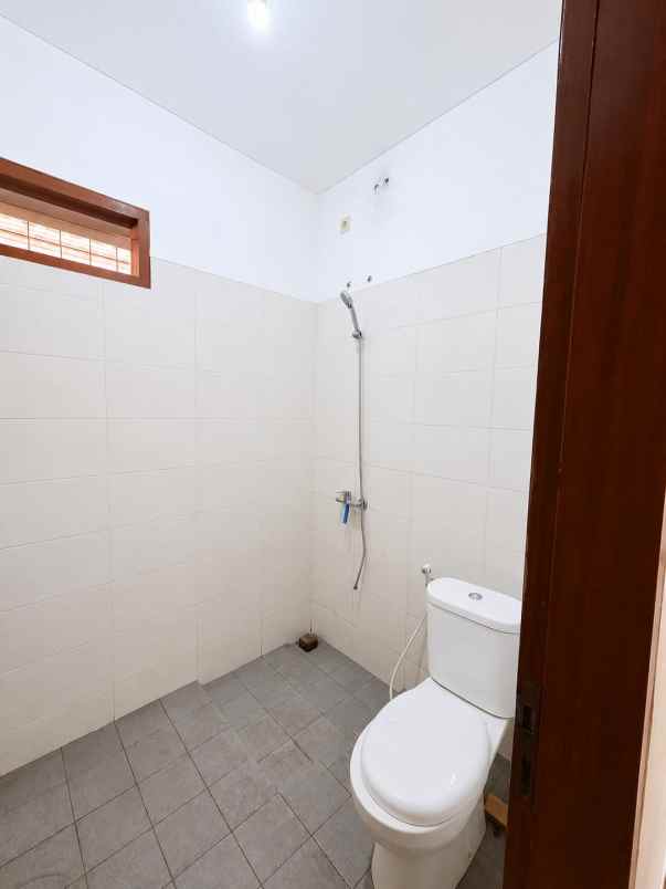 dijual rumah cluster derwati mas estate