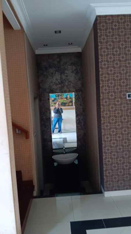 dijual rumah cluster georgia kota wisata