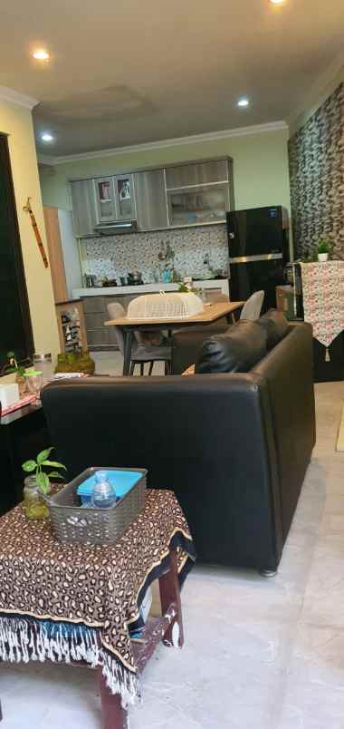 dijual rumah cluster mega residence