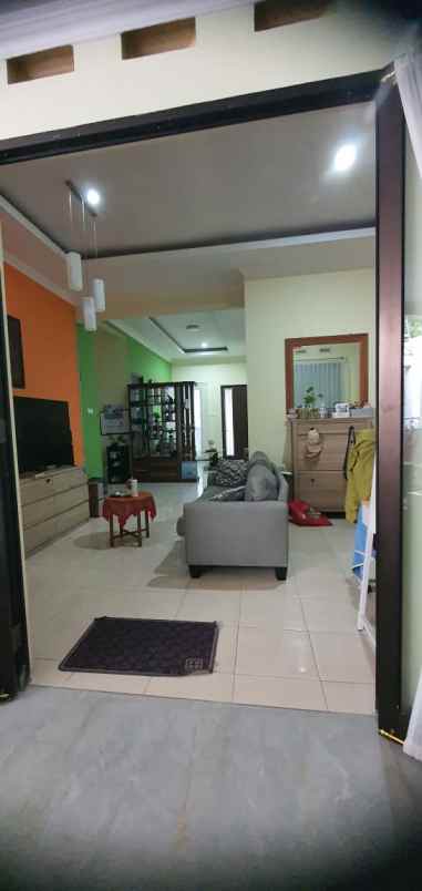 dijual rumah cluster mega residence