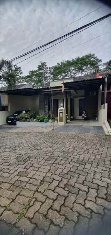 dijual rumah cluster mega residence