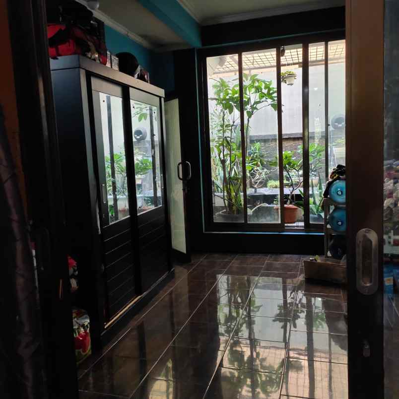 dijual rumah cluster royal residence