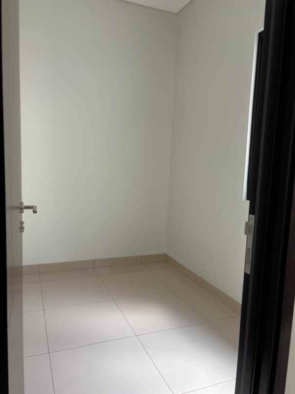dijual rumah cluster viola summarecon