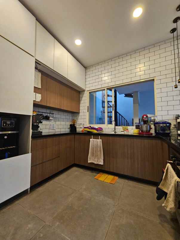 dijual rumah cluster volta summarecon